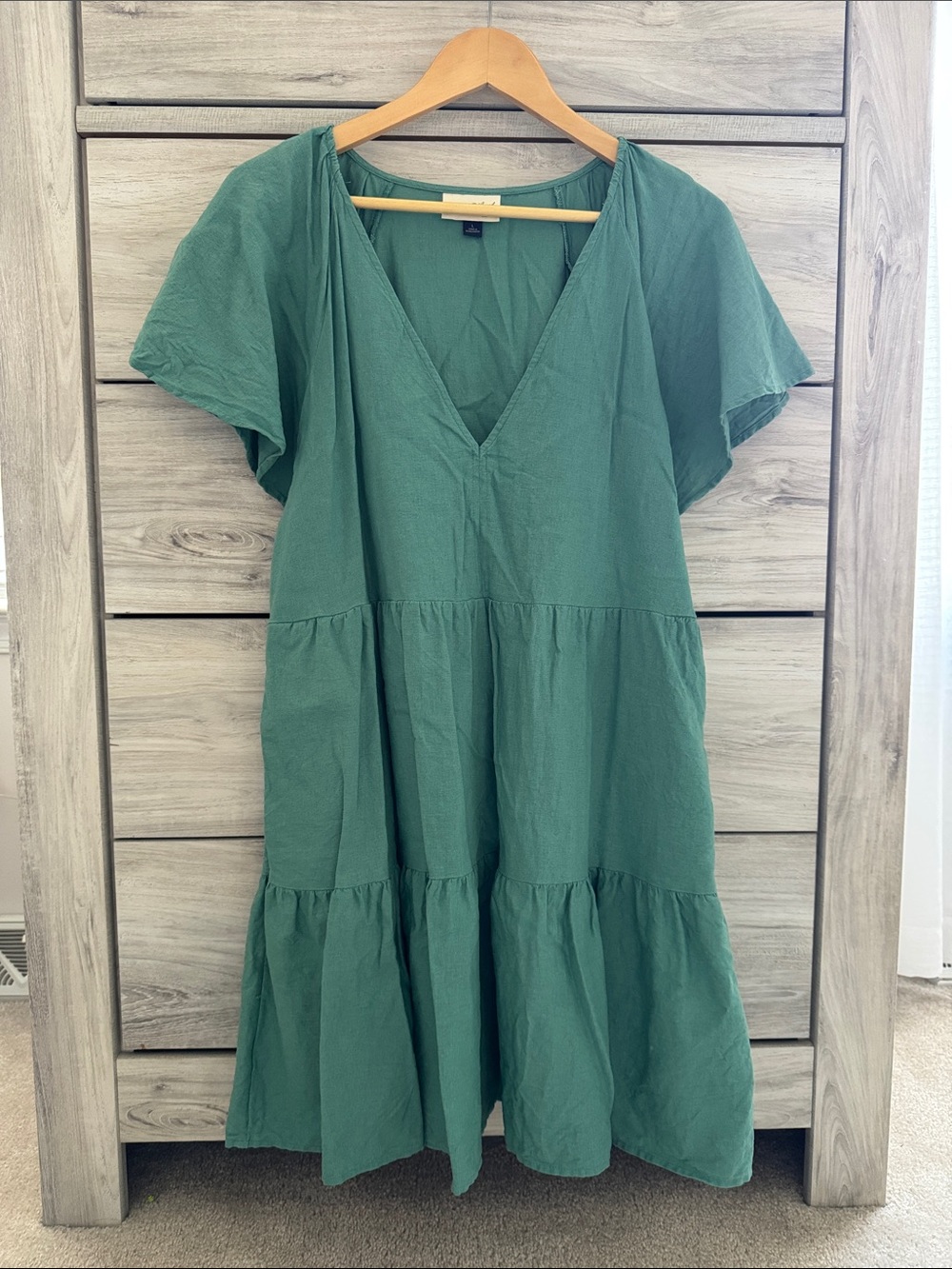 Universal Thread Green Tiered V-Neck Midi Dress